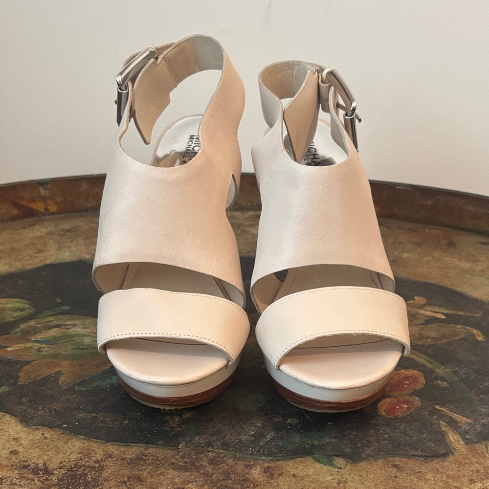 Gorgeous Beige Cream MICHAEL Michael Kors Pumps Sandals Heels size 9.5